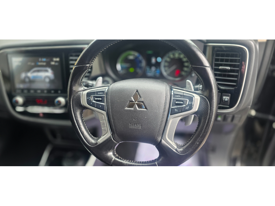 2020 Mitsubishi Outlander - image 9