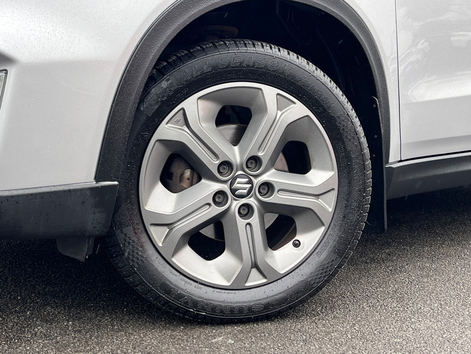 2015 Suzuki Vitara - image 5