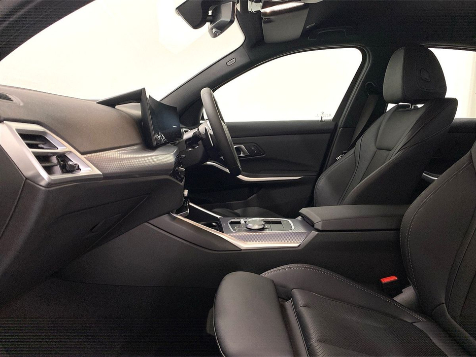 2025 BMW 3 Series - image 7