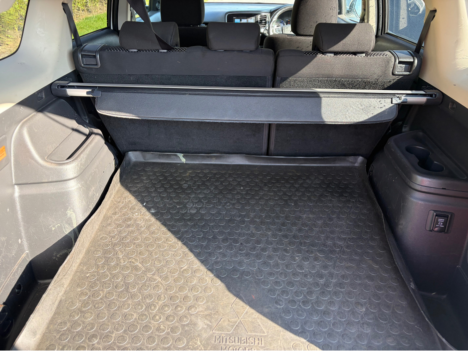 2020 Mitsubishi Outlander - image 10