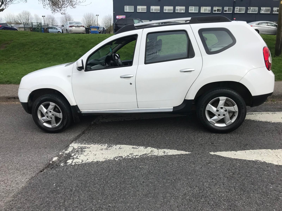 2014 Dacia Duster - image 4
