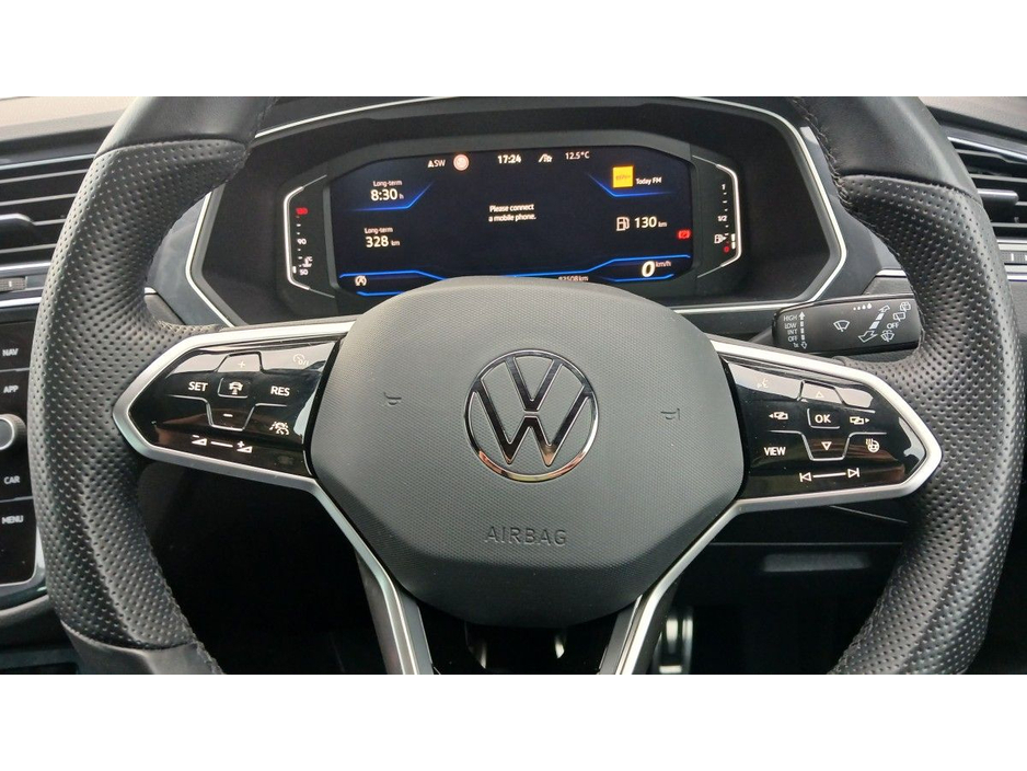 2023 Volkswagen Tiguan - image 12