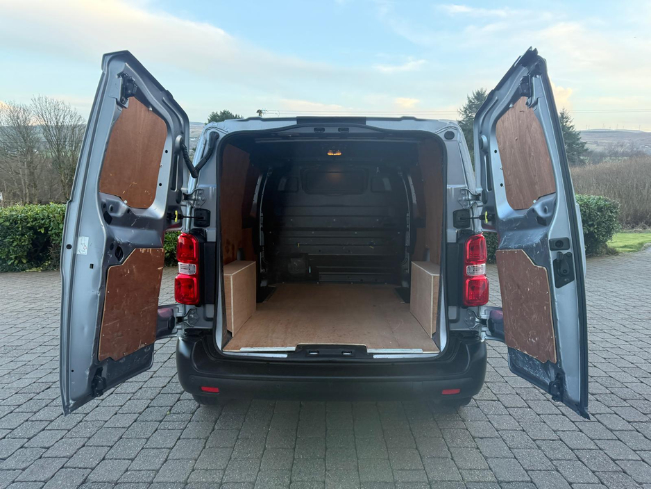 2021 Citroen Dispatch - image 16