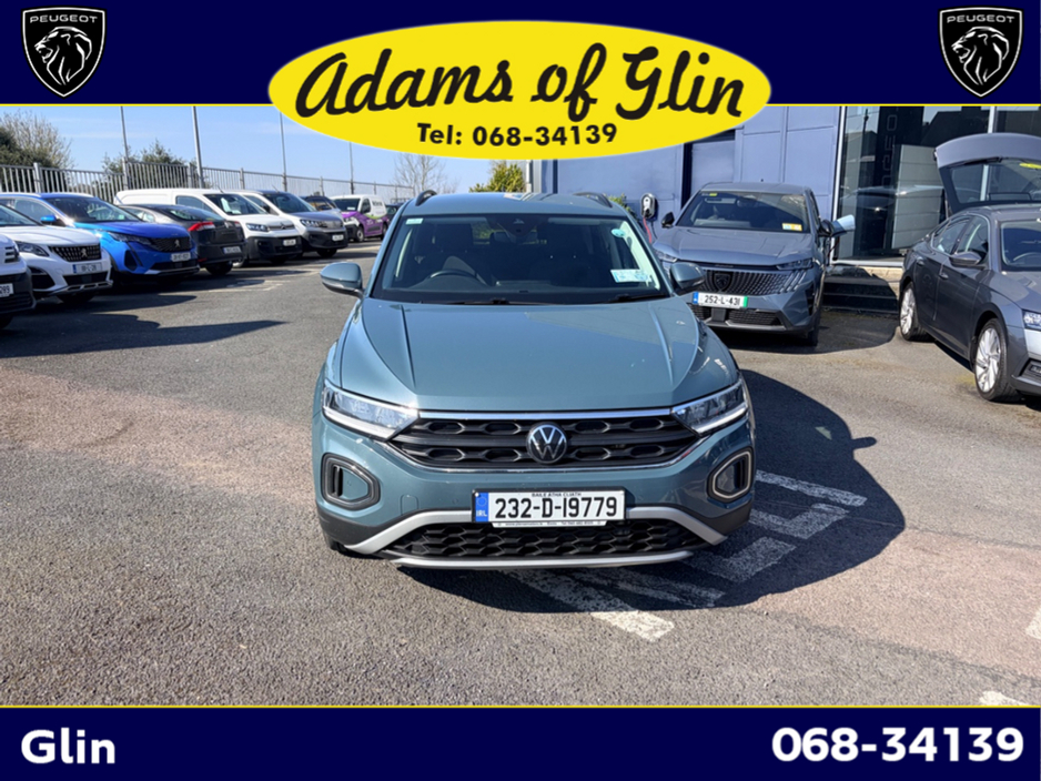 2023 Volkswagen T-Roc - image 4