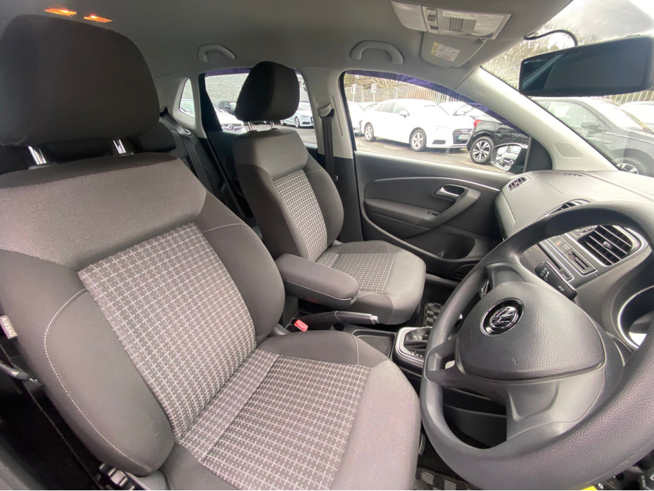 2017 Volkswagen Polo - image 11
