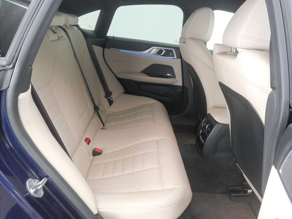 2022 BMW 4 Series - image 11