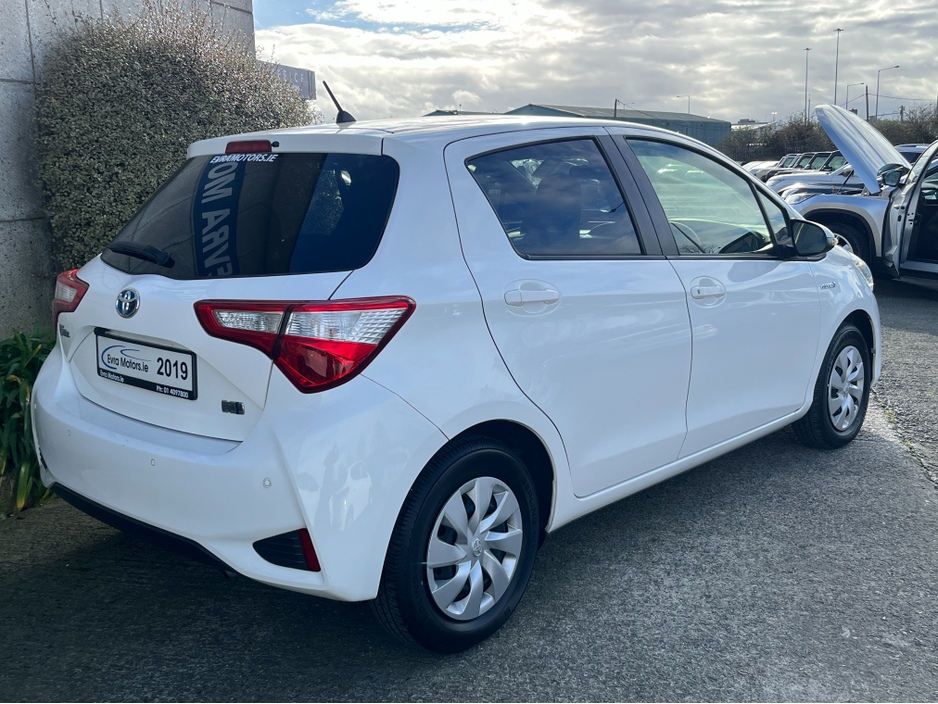 2019 Toyota Vitz - image 4