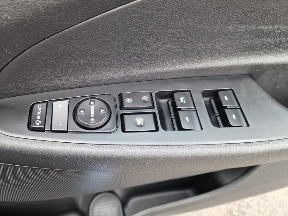 2017 Hyundai Tucson - image 21