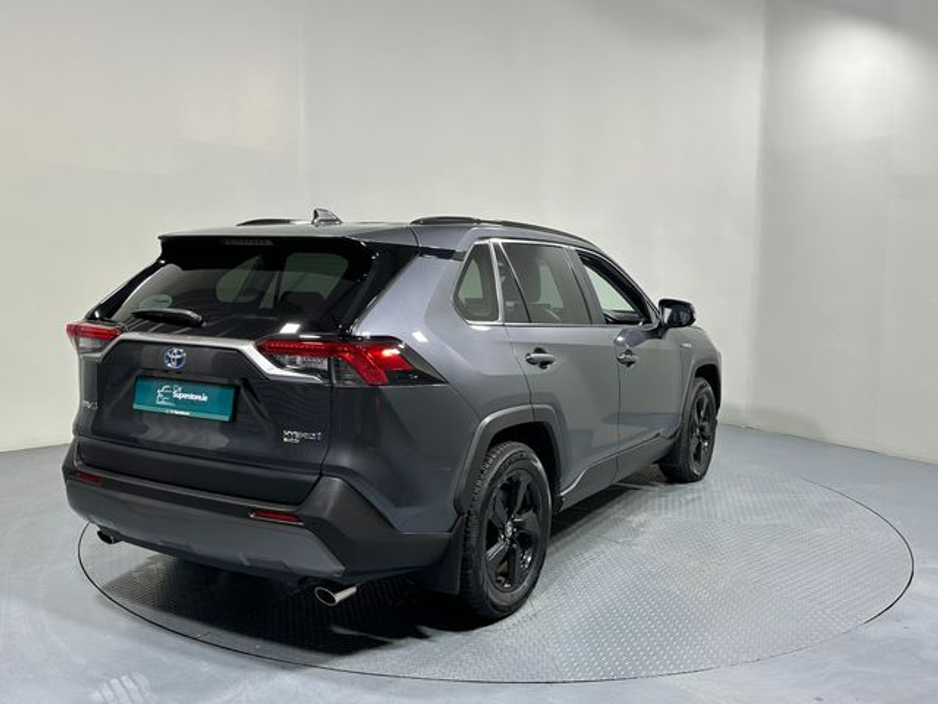 2021 Toyota Rav4 - image 7