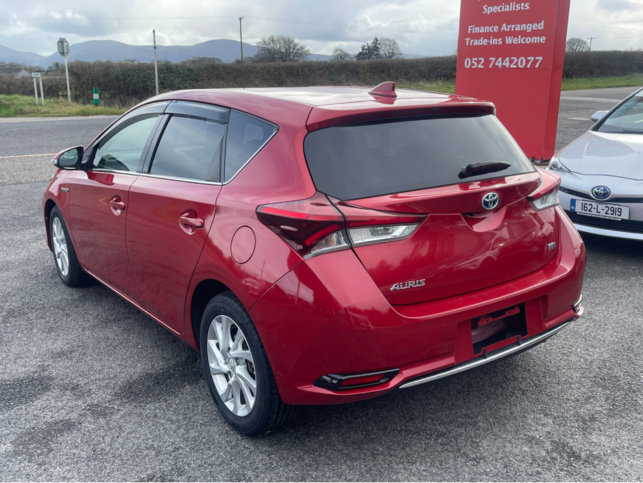 2017 Toyota Auris - image 5