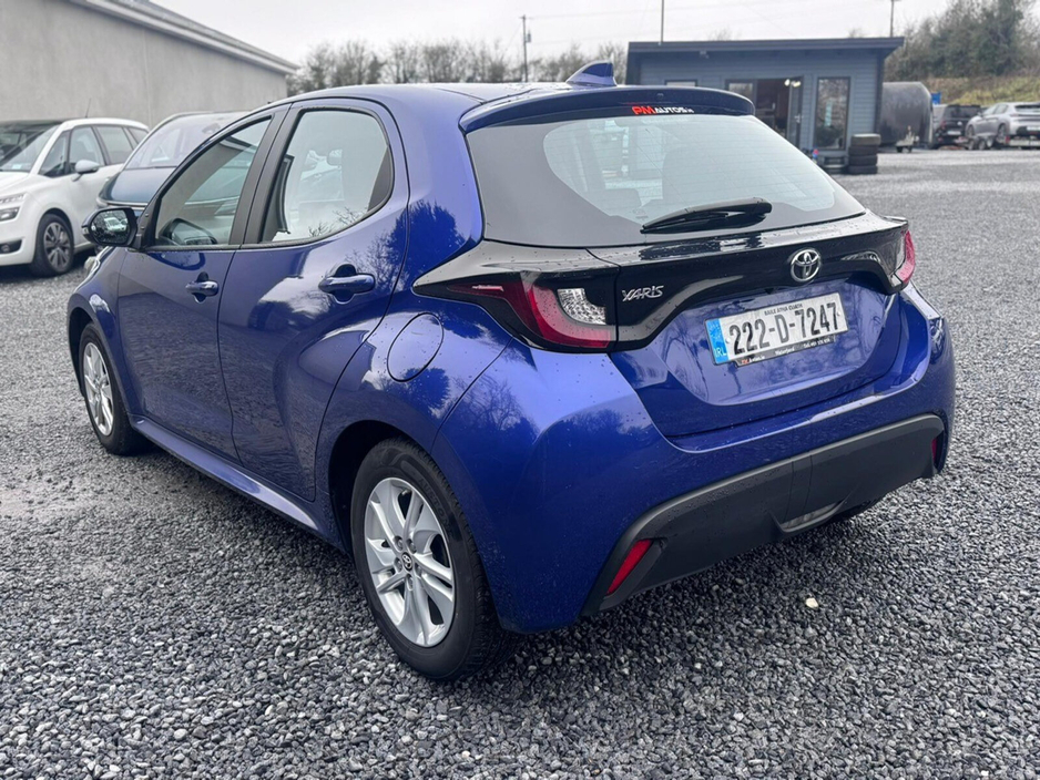2022 Toyota Yaris - image 5