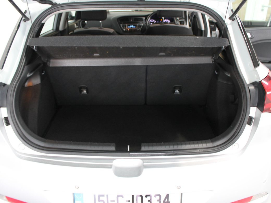 2015 Hyundai i20 - image 14