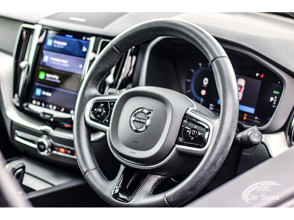 2022 Volvo XC60 - image 12