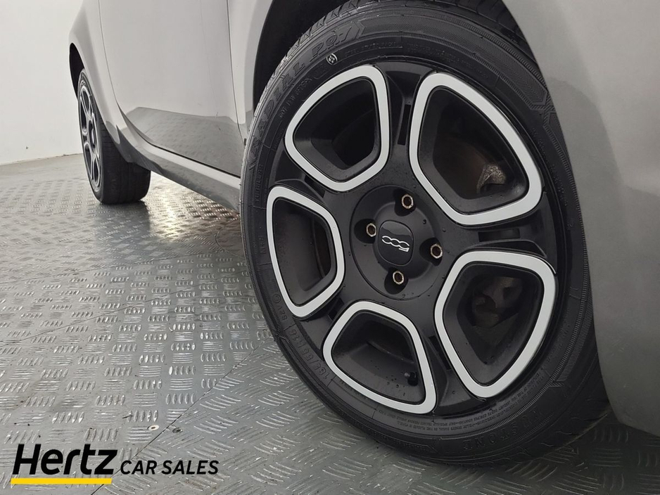 2023 Fiat 500 - image 6