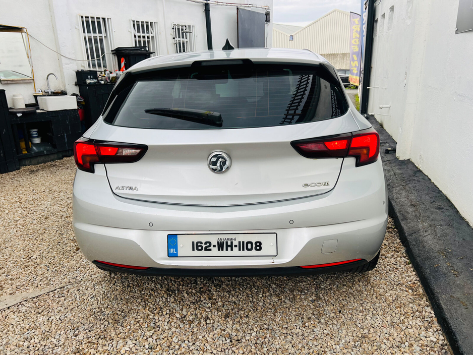 2016 Opel Astra - image 4