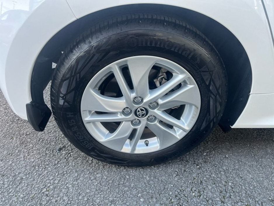 2025 Toyota Yaris - image 11