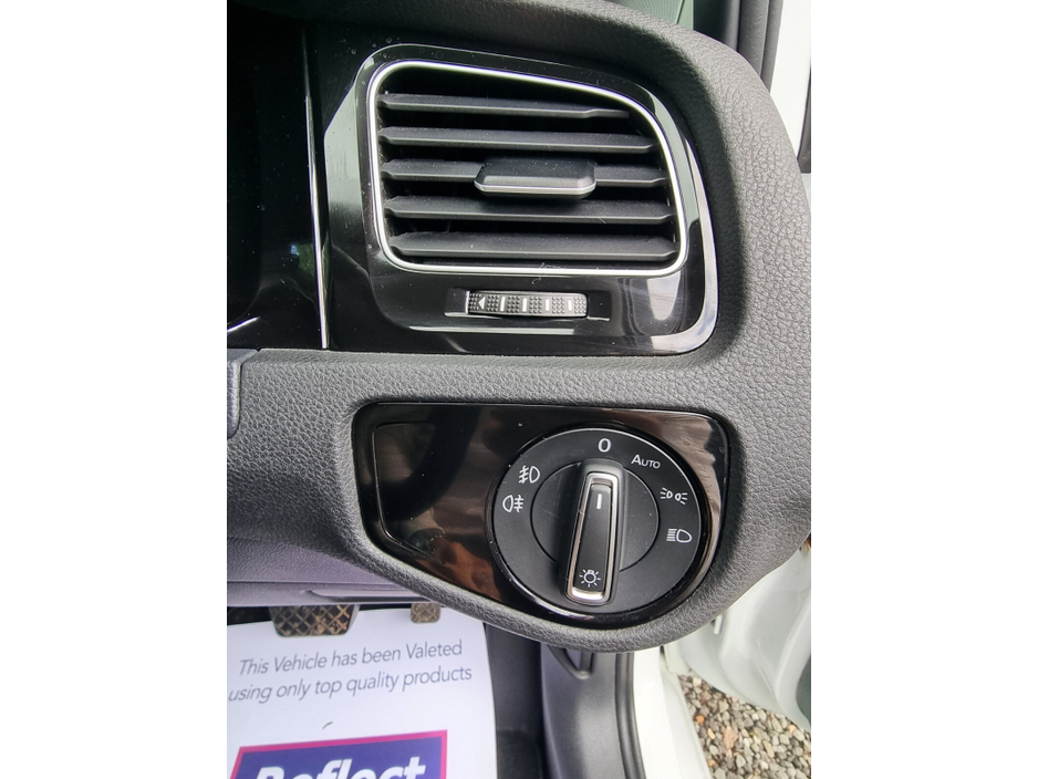 2016 Volkswagen Golf - image 20