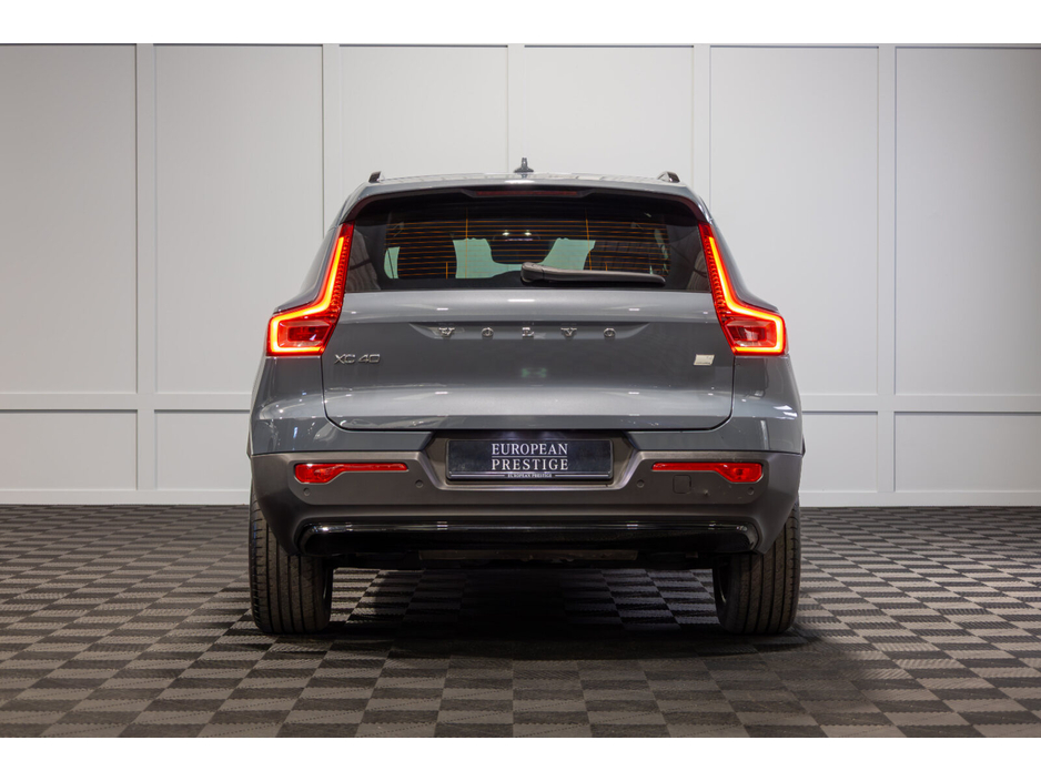 2022 Volvo XC40 - image 5