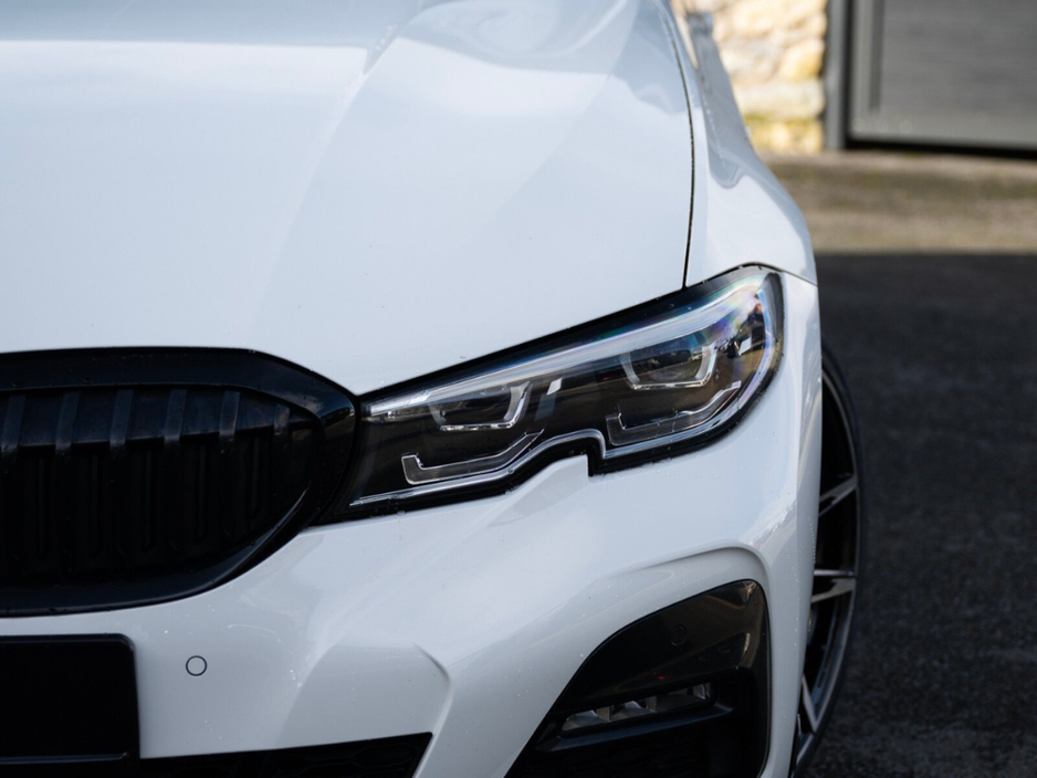 2021 BMW 3 Series - image 8