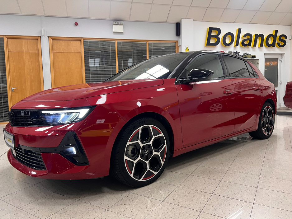 2024 Opel Astra Amazing Car 180BHP Hybrid Auto Top Of The Sportsline GS Huge Spec As New Only 3900 Kms www.bolands.ie Est.1955 €32,950