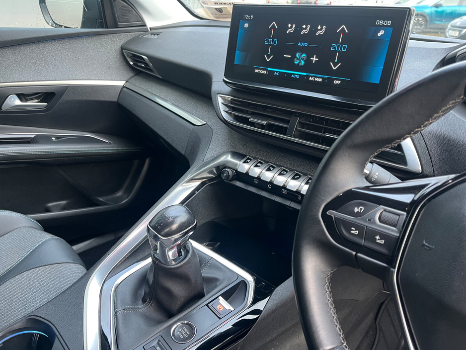2021 Peugeot 3008 - image 6