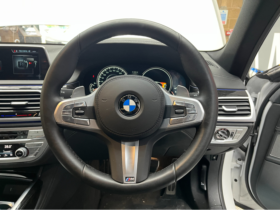 2018 BMW 7 Series - image 7