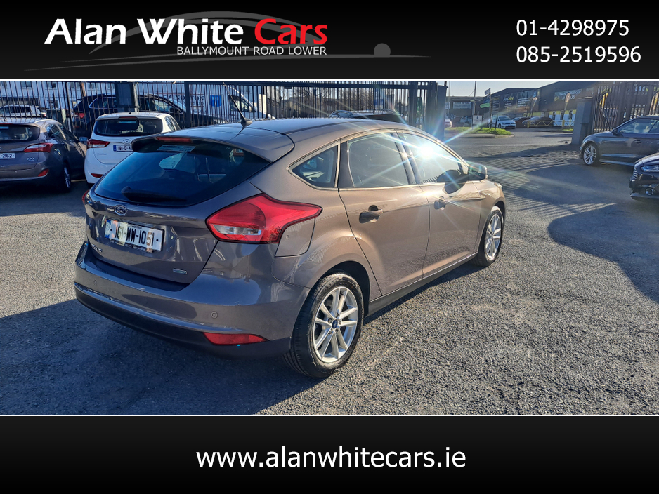 2016 Ford Focus - image 11