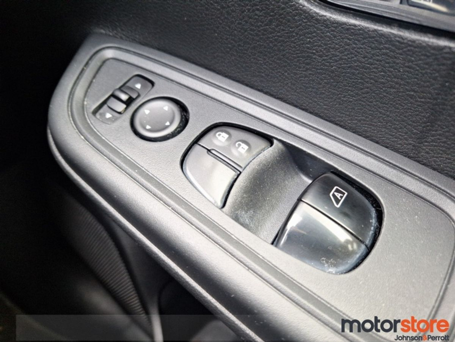 2021 Nissan Micra - image 19