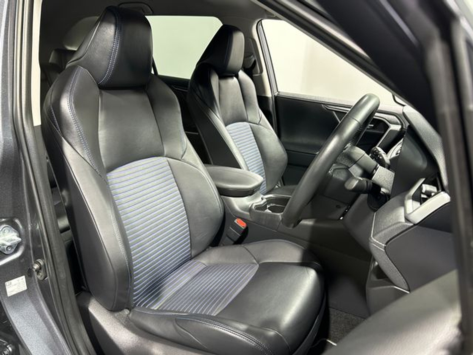 2021 Toyota Rav4 - image 10