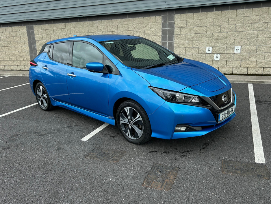 2022 Nissan Leaf - image 4