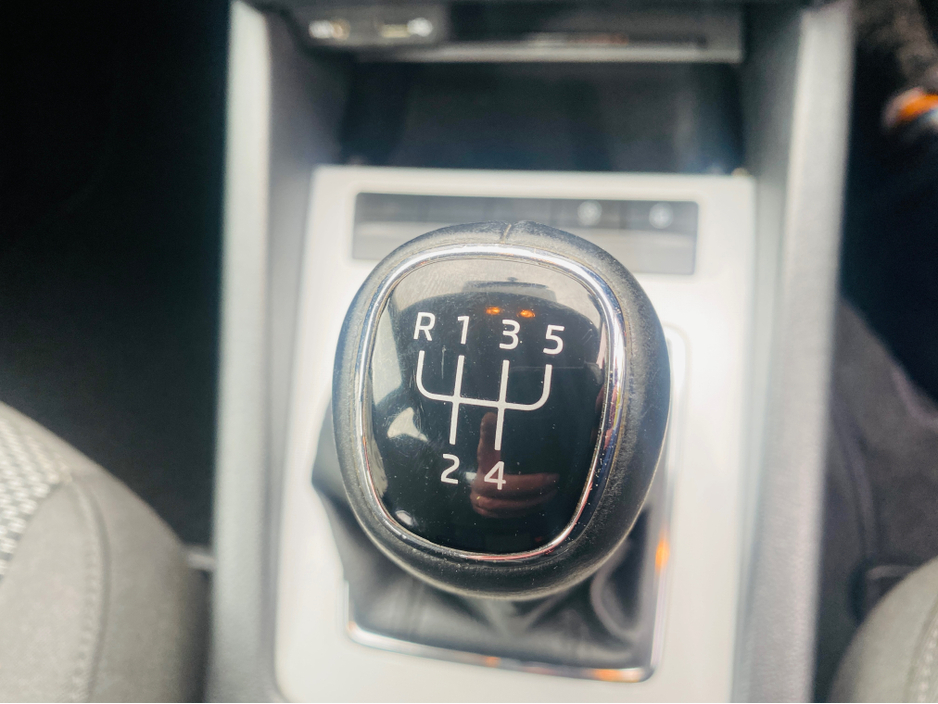 2015 Skoda Octavia - image 20