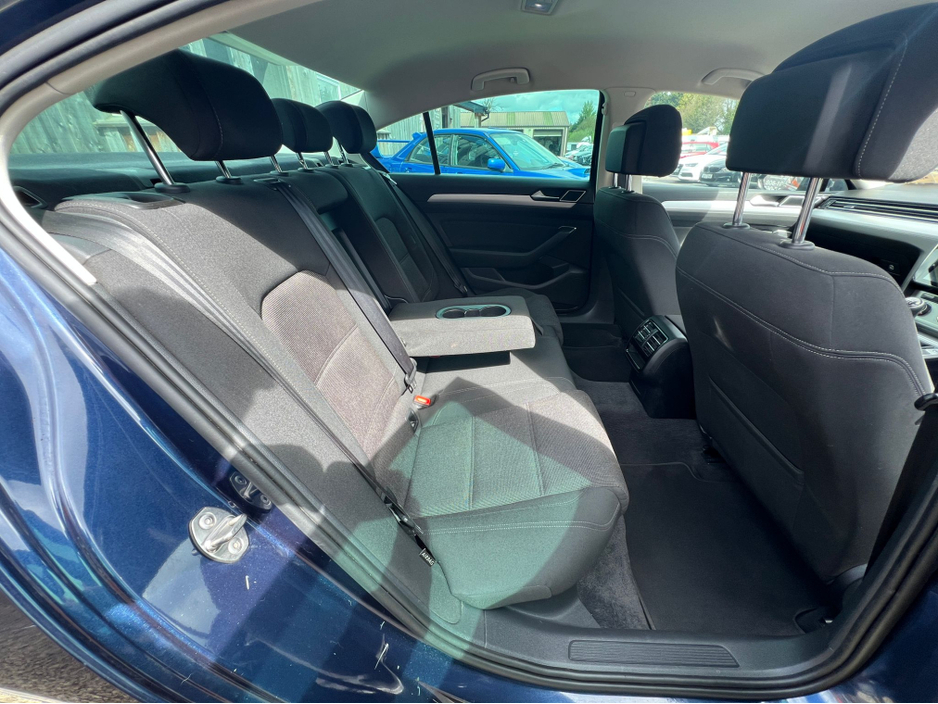 2015 Volkswagen Passat - image 12