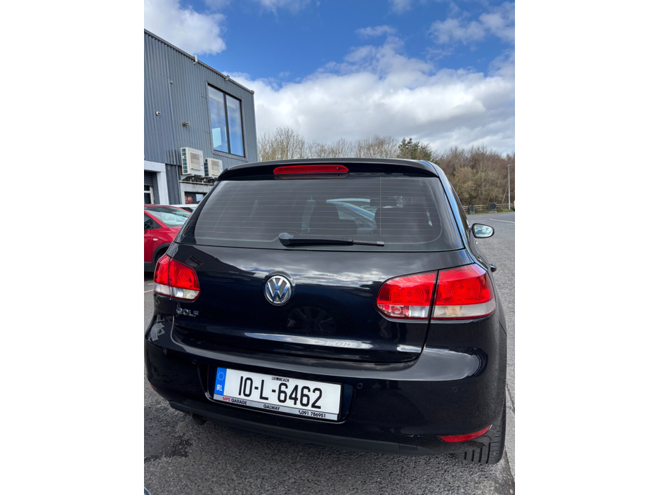 2010 Volkswagen Golf - image 11