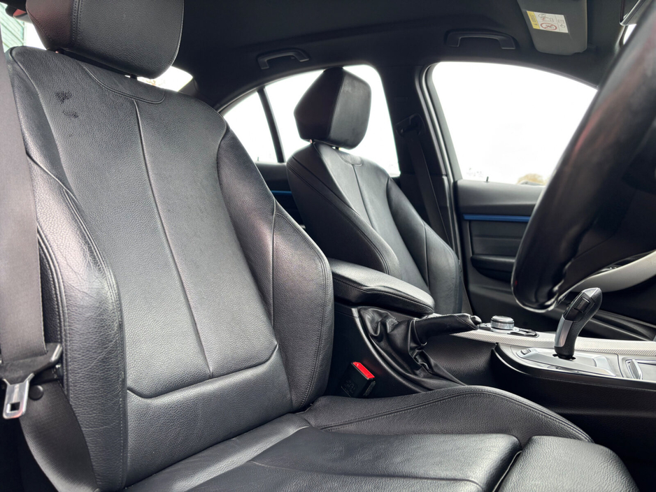 2017 BMW 3 Series - image 11