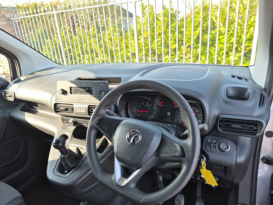 2020 Vauxhall Combo - image 9