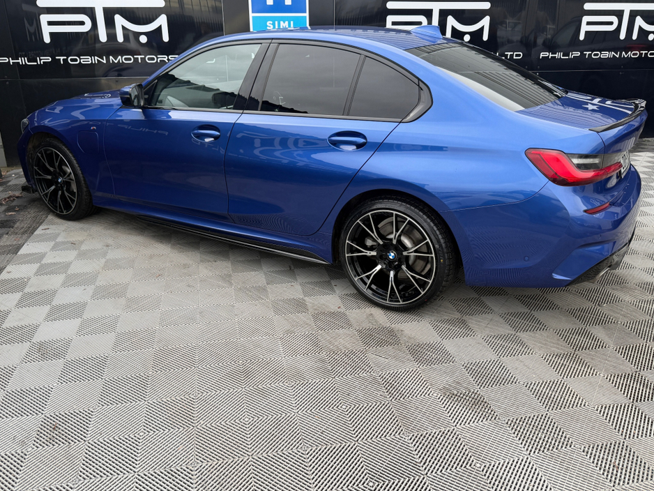 2020 BMW 3 Series - image 6