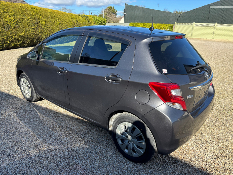2014 Toyota Vitz - image 3
