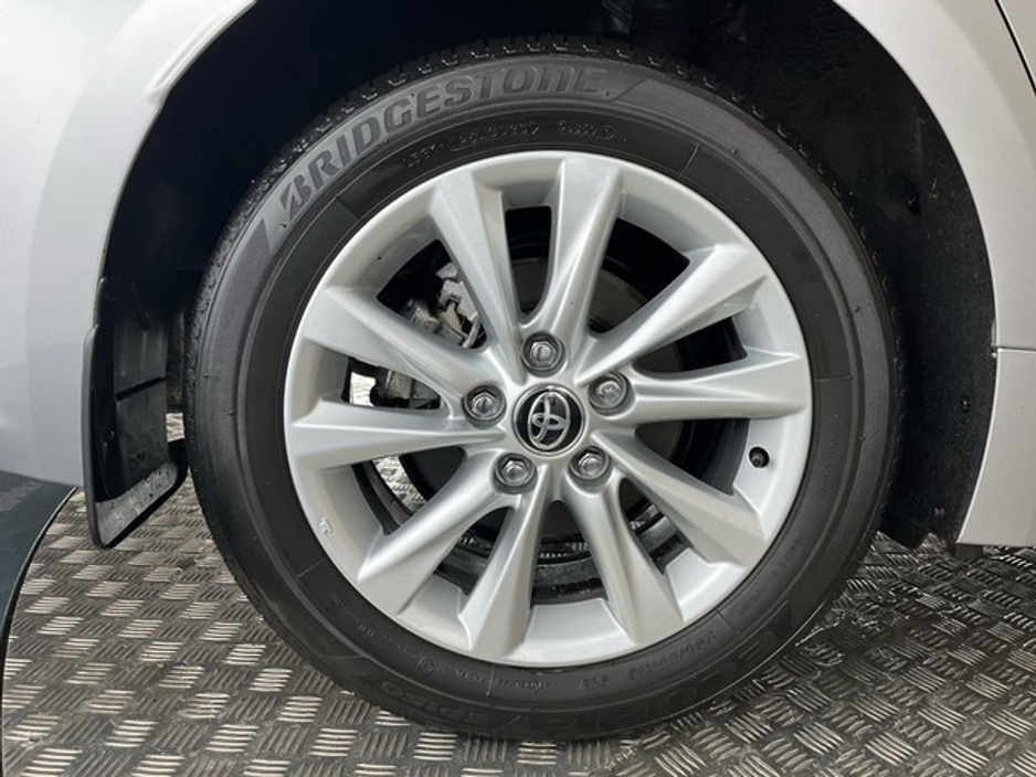 2024 Toyota Corolla LUNA SALOON AUTO Hybrid €29,950