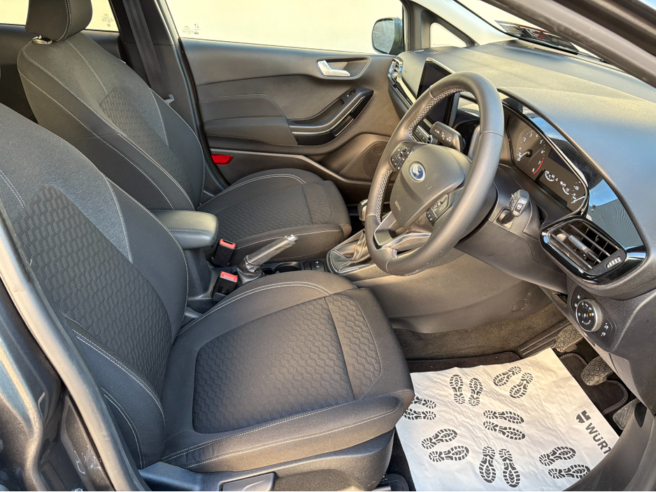 2022 Ford Fiesta - image 5