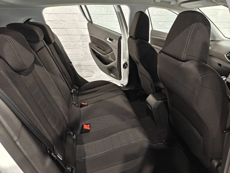 2016 Peugeot 308 - image 14