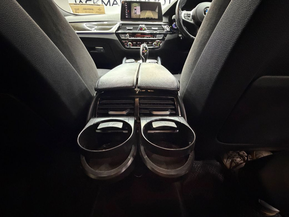 2017 BMW 5 Series - image 31