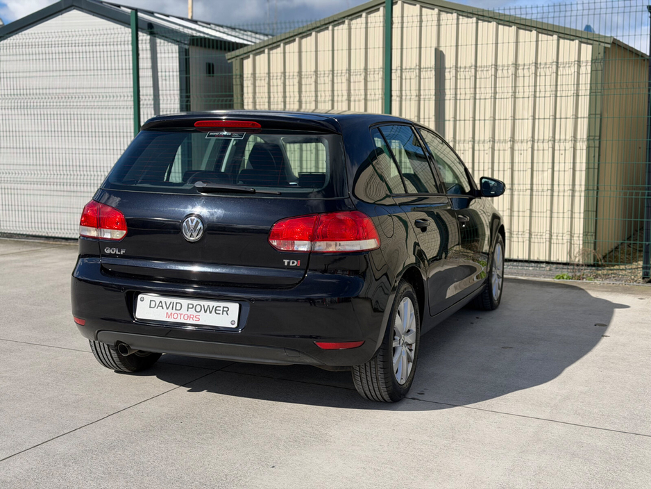 2012 Volkswagen Golf - image 5