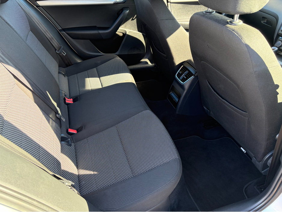 2016 Skoda Octavia - image 6