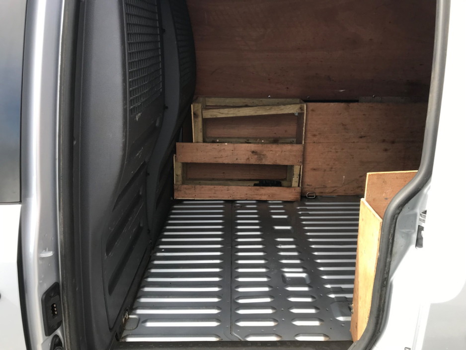 2015 Volkswagen Caddy - image 14