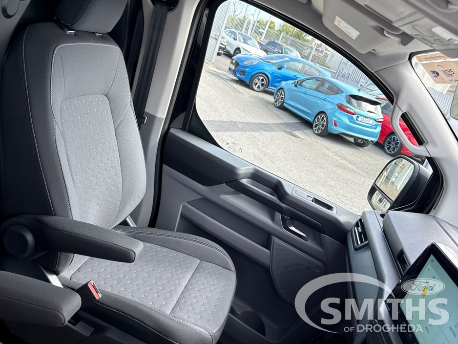 2026 Ford Transit Custom - image 3