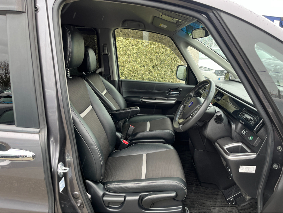 2019 Honda Stepwagon - image 13