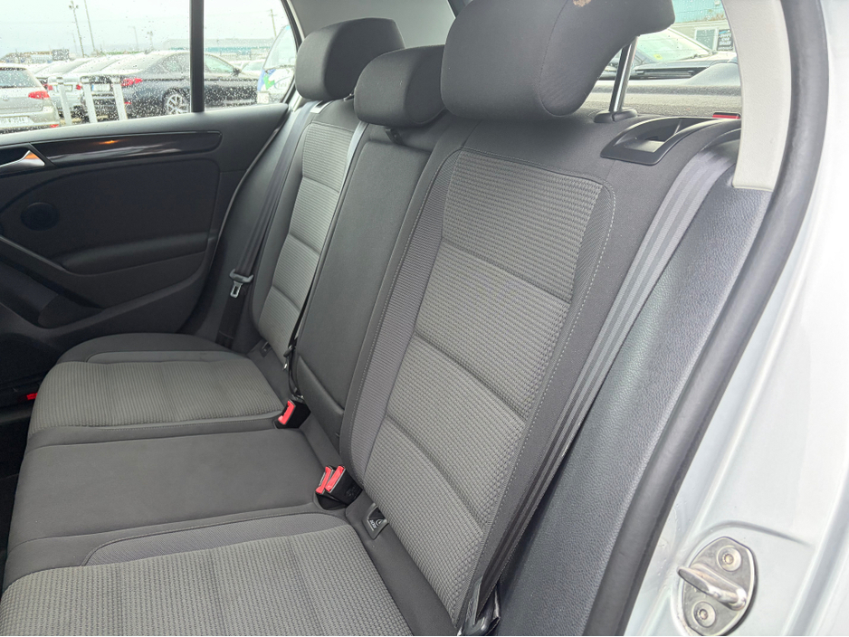 2012 Volkswagen Golf - image 9