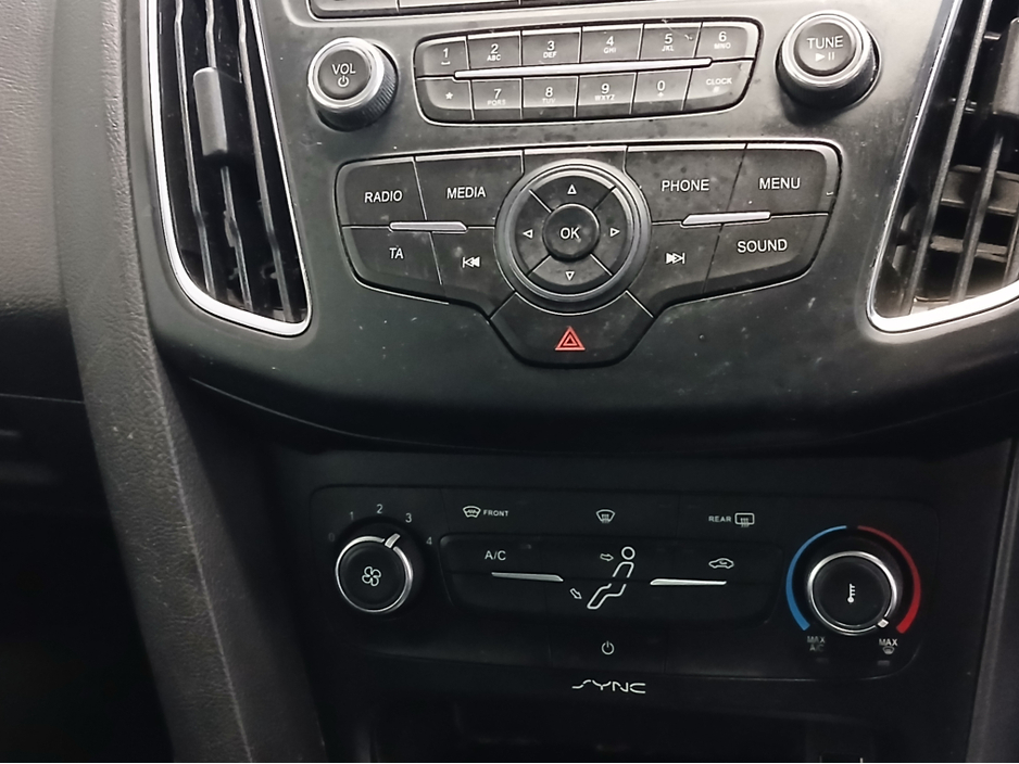 2016 Ford Focus - image 8