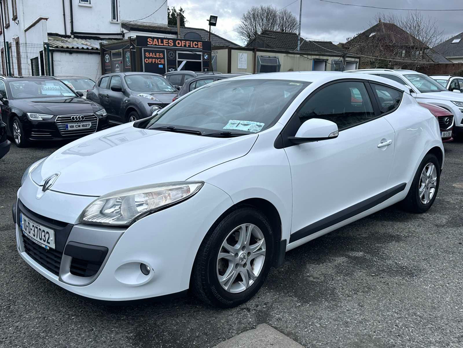 2010 Renault Megane - image 2