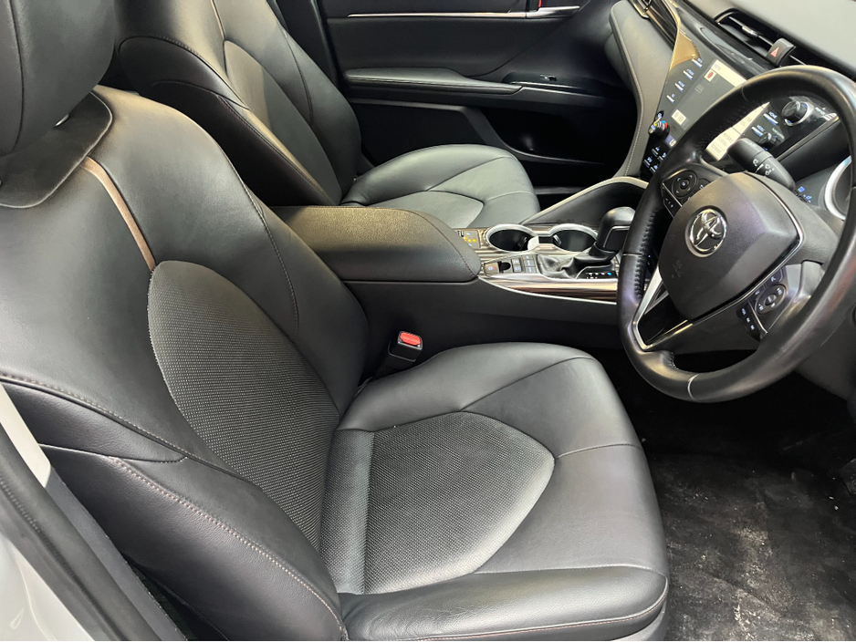 2020 Toyota Camry - image 11